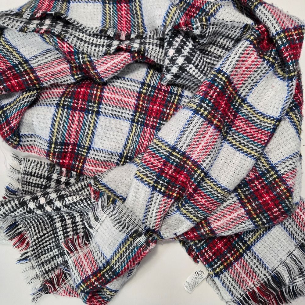 Old Navy plaid‎ print blanket scarf
